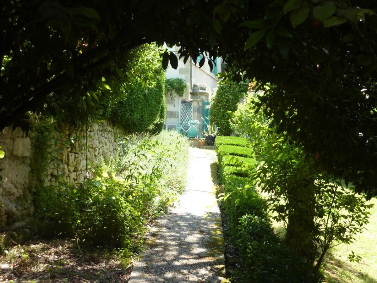 Beaux Chenes Bed & Breakfast Nerac Bagian luar foto